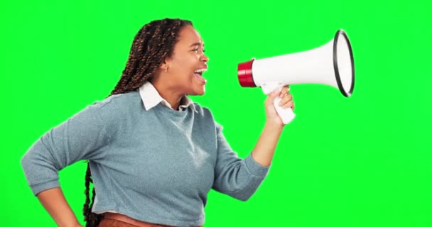 Protesty Krzyki Kobieta Megafonem Zielonym Ekranie Dla Ruchu Praw Człowieka — Wideo stockowe