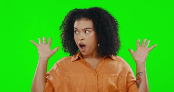 Pantalla Verde Emocionada Mujer Con Sorpresa Celebración Aplausos Contra Fondo — Vídeos de Stock