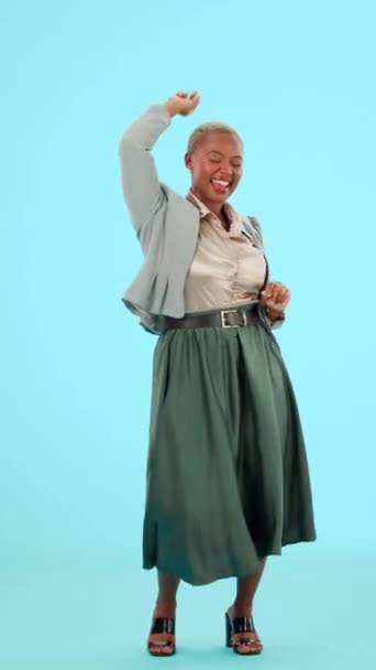 Dançando Mulher Negócios Sorrir Felicidade Estúdio Para Celebrar Isolado Fundo — Vídeo de Stock