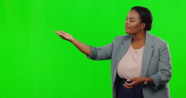 Παρουσίαση Πρόσωπο Και Γυναίκα Στούντιο Πράσινη Οθόνη Χώρο Για Διαφήμιση — Αρχείο Βίντεο