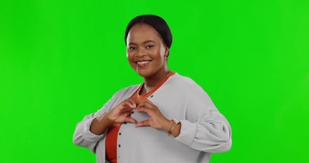 Gesicht Grüne Leinwand Und Schwarze Frau Mit Herzzeichen Unterstützung Und — Stockvideo