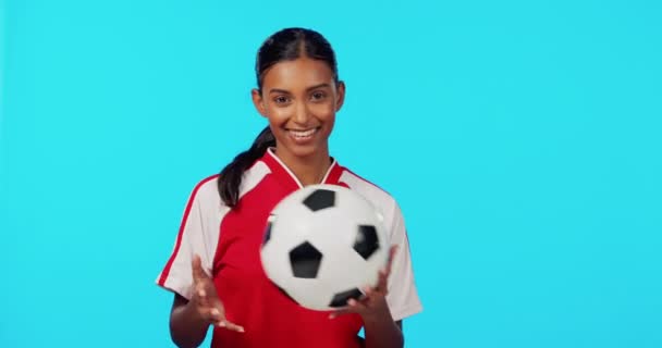 Sport Zabawa Piłka Nożna Kobietą Studio Fitness Szkolenia Lub Konkurencji — Wideo stockowe