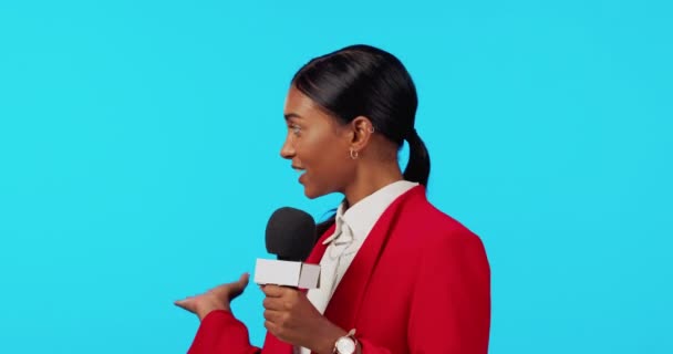 Műsorszórás Női Arc Munka Beszélgetés Egy Stúdióban Hírek Bemondása Beszéd — Stock videók