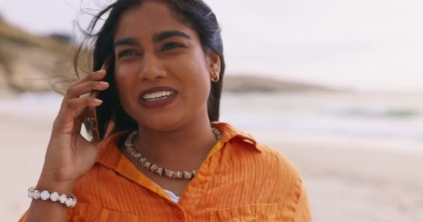 Telefon Lato Hinduska Kobieta Plaży Podczas Wakacji Lub Wakacji Podczas — Wideo stockowe