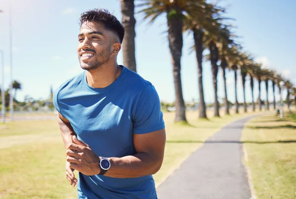 Fitness Sorriso Homem Corredor Livre Para Exercício Treinamento Corrida Parque — Fotografia de Stock