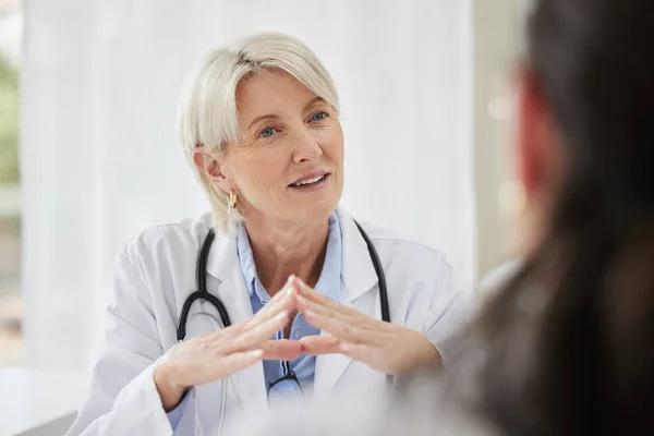Patient Médecin Femme Consultation Discussion Diagnostic Avec Traitement Guérir Expliquer — Photo