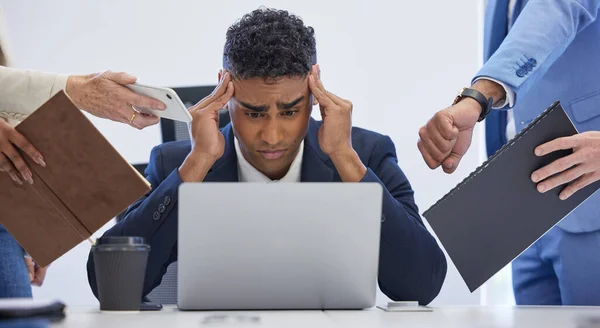 Baş Ağrısı Bitkin Düşme Yoğun Ofis Işadamlarının Stres Evrak Işleri — Stok fotoğraf