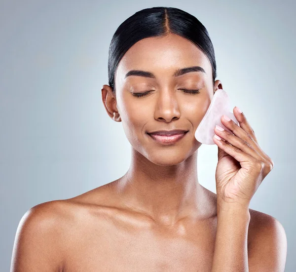 Beauty Skincare Gua Sha Face Woman Studio Massage Wellness Cosmetics — Stock Photo, Image