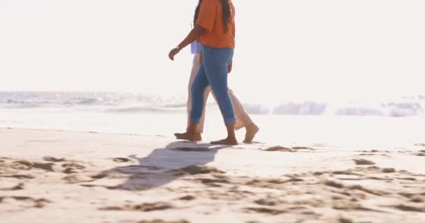Conversación Cita Par Caminatas Por Playa Para Aniversario Cardio Vacaciones — Vídeo de stock