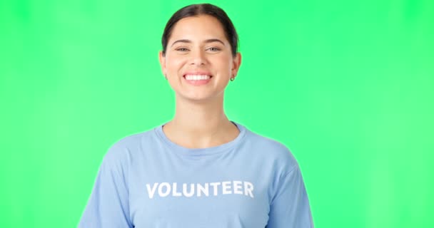 コミュニティサービス ヘルプと福祉のためのスタジオで緑の画面上のボランティア 顔と幸せな女性 肖像画 女性モデルと人道プロジェクトのためのボランティア 社会的ケアと慈善団体の支援 — ストック動画