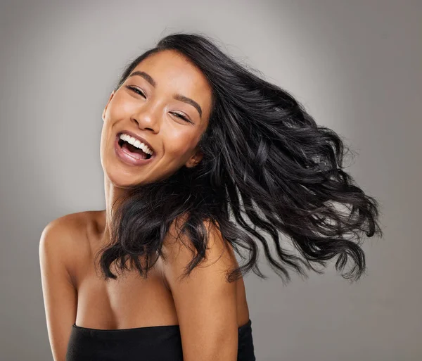 Vlasy Úsměv Portrét Šťastné Ženy Studiu Pro Kosmetiku Ošetření Lesk — Stock fotografie