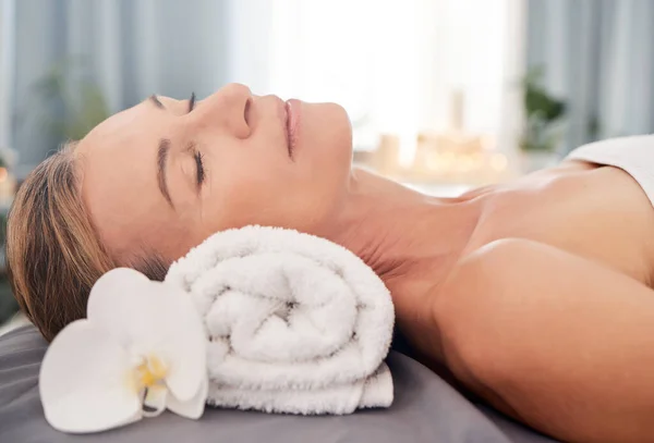 Relaxe Massagem Mulher Com Luxo Spa Bem Estar Com Aliciamento — Fotografia de Stock