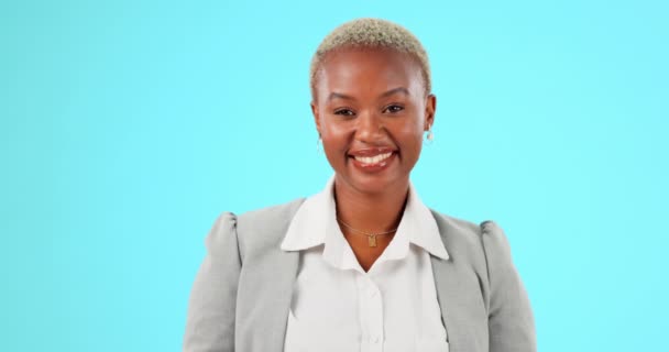 Счастливая Улыбчивая Уверенная Себе Чернокожая Женщина Студии Счастье Бизнес Профессионал — стоковое видео