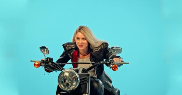 Viaggi Moto Monolocale Donna Giro Vacanza Avventura Con Vento Nei — Video Stock