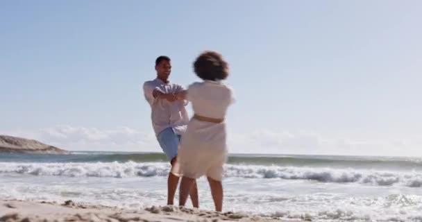 Felicidade Rosto Casal Dançando Praia Unindo Férias Férias Mar Oceano — Vídeo de Stock