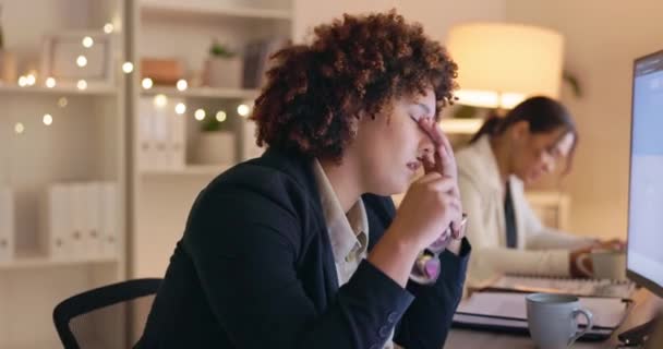 Stress Affärer Och Kvinna Med Huvudvärk Natt Och Overworked Kontor — Stockvideo