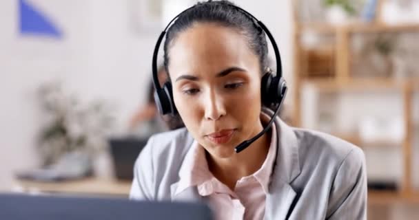 Wanita Callcenter Dengan Panggilan Telepon Berbicara Dan Menghubungi Kami Komunikasi — Stok Video