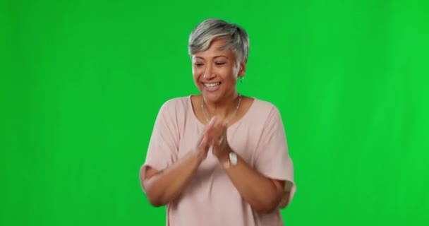 Танцы Зеленый Экран Счастливая Взволнованная Женщина Танцуют Праздник После Победы — стоковое видео