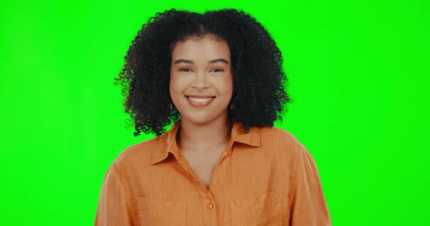 Gesicht Grüne Leinwand Und Frau Mit Lächeln Selbstbewusst Und Fröhlich — Stockvideo