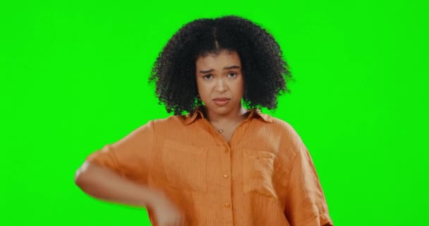 Twarz Zielony Ekran Kobieta Postawą Środkowy Palec Sfrustrowana Dziewczyna Tle — Wideo stockowe