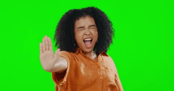 Dur Kızgın Yeşil Ekrandaki Bir Kadının Yüzü Stüdyo Arka Planında — Stok video