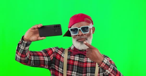 Black Man Selfie Peace Sign Green Screen Hand Call Sign — Stock Video