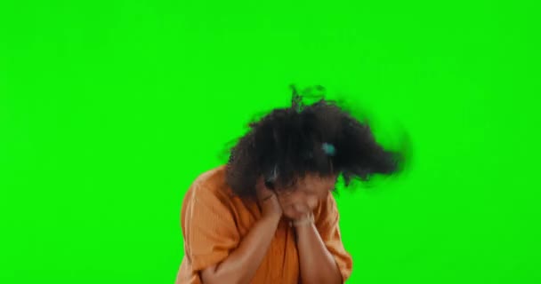 Μαύρη Γυναίκα Στην Πράσινη Οθόνη Ακουστικά Και Ροκ Μουσική Διασκέδαση — Αρχείο Βίντεο