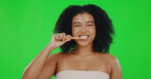 Zwarte Vrouw Met Glimlach Groen Scherm Tanden Poetsen Tandheelkundige Gezondheid — Stockvideo