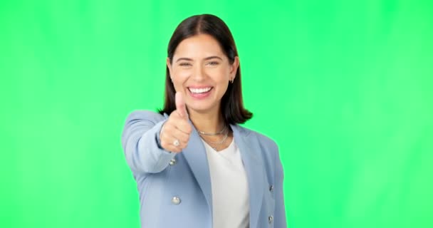 ビジネスの女性 手と親指は スタジオの背景に対して合意 勝利または成功のための緑の画面上で 親指を示す幸せな女性の肖像 Emojidex 絵文字デックス はいサインかクロマキーモックアップのような — ストック動画