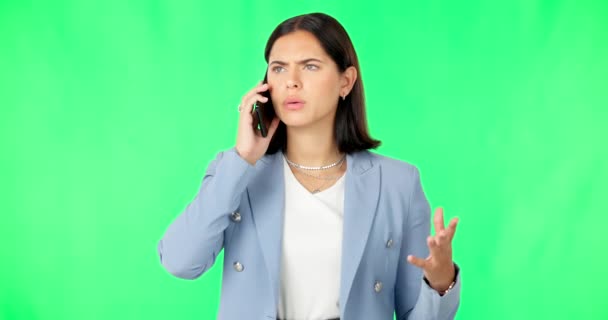 スタジオでオフィス紛争と緑の画面 電話や怒りの会話に不満ビジネス女性 危機とスマートフォンでビジネス女性 問題や間違いに関するCrmの会話 — ストック動画