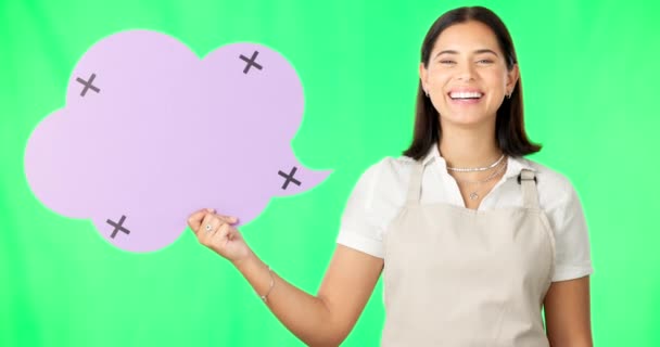 语言泡沫 快乐的女人和巴里斯塔 绿色屏幕上的营销 模仿和社交媒体品牌 跟踪标记和肖像中的女性微笑 在工作室背景上为咖啡馆做广告 — 图库视频影像