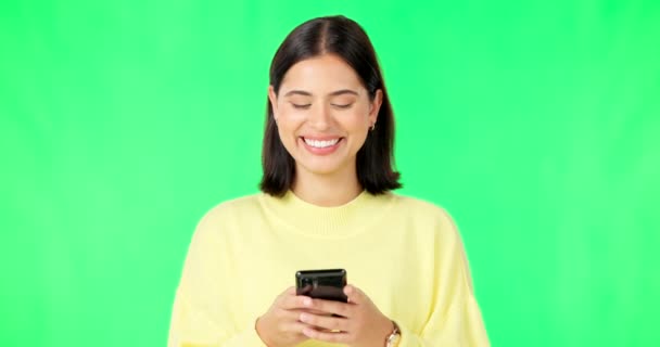 Senyum Wanita Dan Smartphone Layar Hijau Wajah Dan Studio Untuk — Stok Video