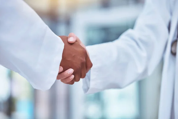 Closeup Doctors Handshake Hospital Partnership Deal Collaboration Wellness Healthcare Respect — Stock Photo, Image