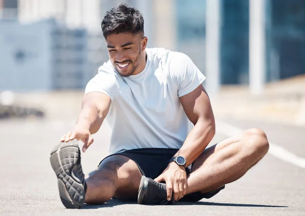 Hombre Feliz Cuerpo Fitness Estiramiento Ciudad Para Correr Entrenamiento Cardiovascular — Foto de Stock