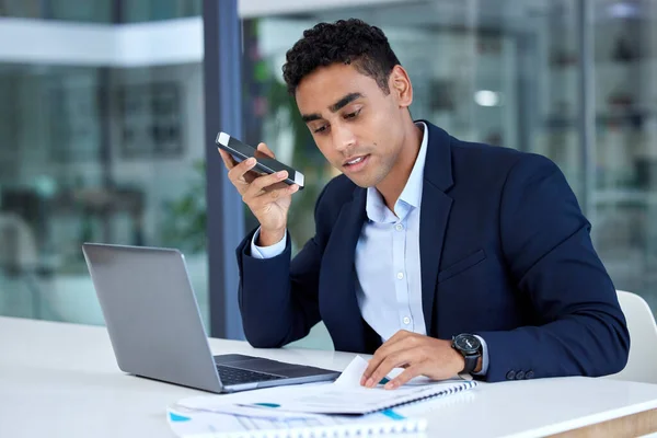 Empresário Telefonema Palestrante Com Laptop Documento Para Contabilidade Consultor Financeiro — Fotografia de Stock