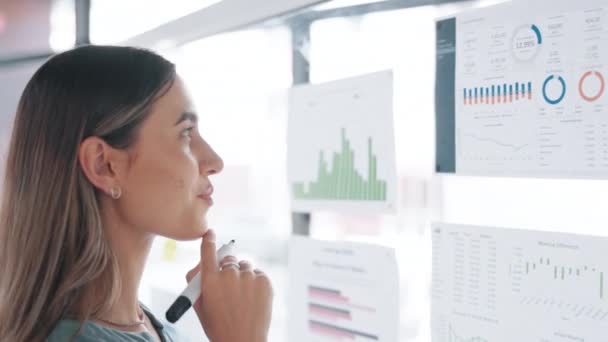 Kreative Geschäftsfrau Daten Und Planung Der Analytik Für Unternehmensstrategie Brainstorming — Stockvideo