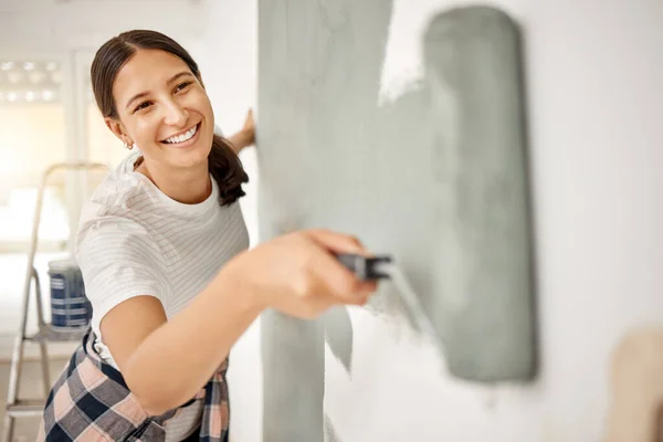 Žena Rekonstrukce Malování Domácí Zdi Diy Dům Projekt Nebo Údržba — Stock fotografie