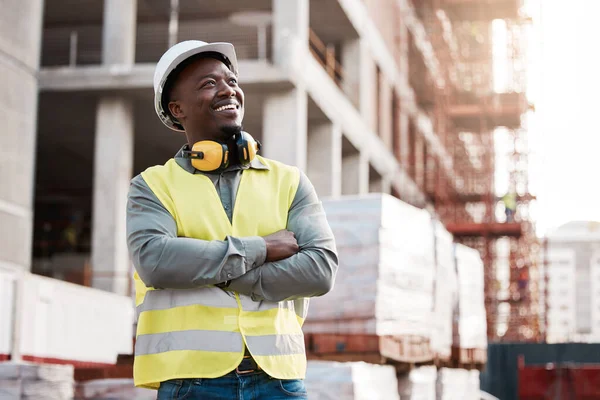 Ingeniero Hombre Negro Pensando Construcción Obra Con Una Sonrisa Para — Foto de Stock