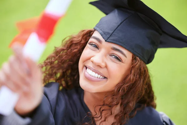 Mujer Joven Retrato Graduación Certificado Con Sonrisa Celebración Éxito Con —  Fotos de Stock