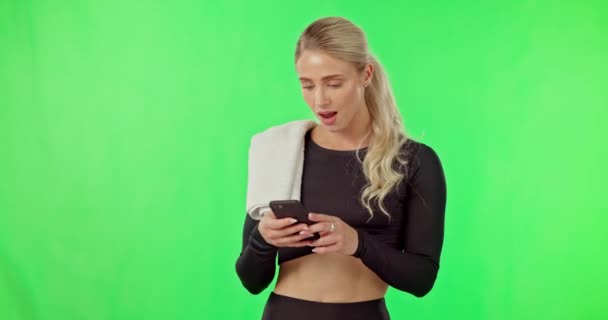 Женщина Телефон Зеленый Экран Отпраздновать Победу Упражнений Прогресс Тренировки Приложение — стоковое видео