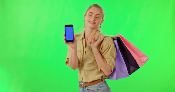 Happy Woman Telefoon Boodschappentassen Groen Scherm Met Tracking Markers Tegen — Stockvideo