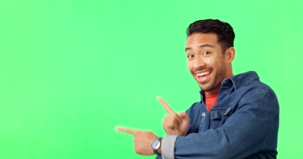 Азіатський Чоловік Вказуючи Танцюючи Зеленому Екрані Реклами Або Маркетингу Фоні — стокове відео