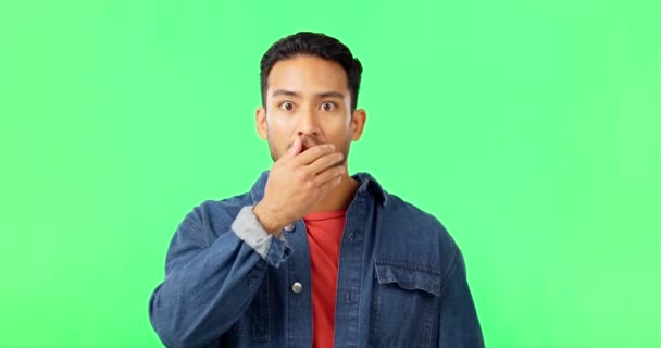 Stüdyodaki Yeşil Ekrandaki Adamın Yüzü Şoku Şaşkınlığı Arka Plan Modelinde — Stok video