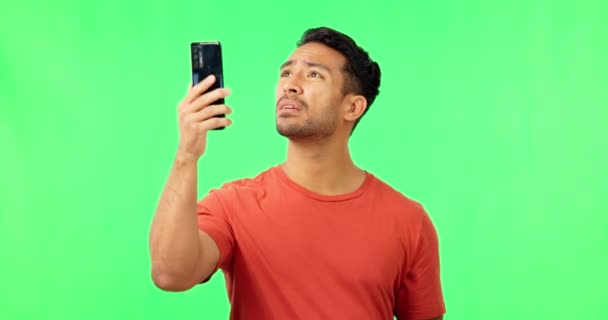 Malo Señal Hombre Con Teléfono Estudio Pantalla Verde Con Problema — Vídeos de Stock