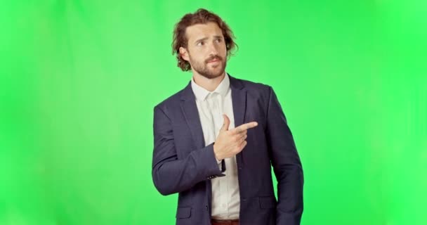 Hombre Negocios Señalando Confundido Cara Cara Por Pantalla Verde Para — Vídeos de Stock