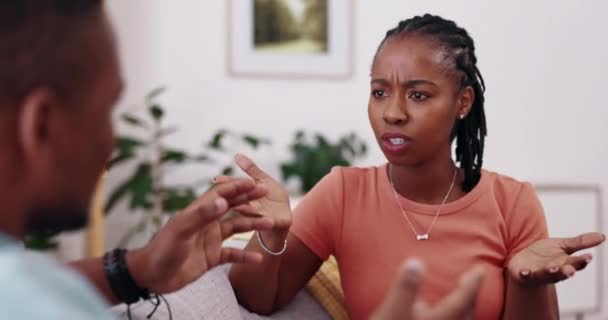 Pareja Pelea Mujer Negra Casa Por Problemas Rupturas Emociones Divorcio — Vídeo de stock