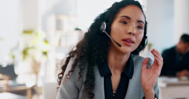 商界女性 呼叫中心及在办公室为客户服务或支持咨询时头疼的问题 与有困难的客户进行在线咨询的女性顾问或代理人感到厌倦和烦恼 — 图库视频影像
