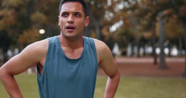 Parque Fitness Saúde Homem Cansado Após Corrida Exercício Cardio Treinamento — Vídeo de Stock