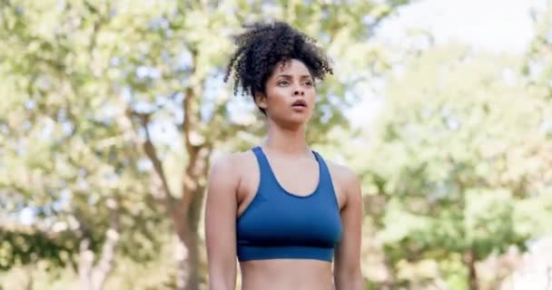 Fitness Zmęczona Kobieta Chodzenie Odpoczynku Ćwiczeń Biegowych Treningu Cardio Lub — Wideo stockowe