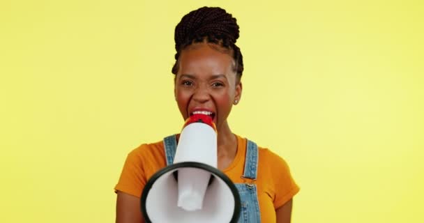 Объявление Мегафона Лицо Черная Женщина Протестуют Против Голосования Справедливости Голоса — стоковое видео